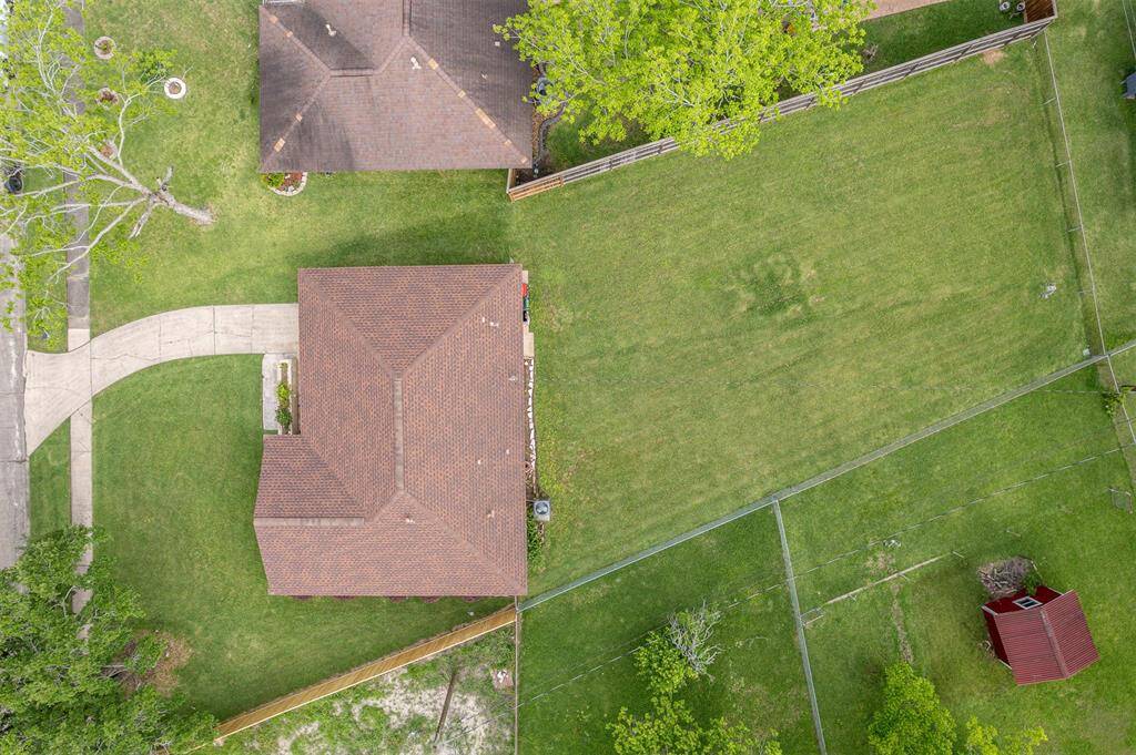 Check out this big yard!