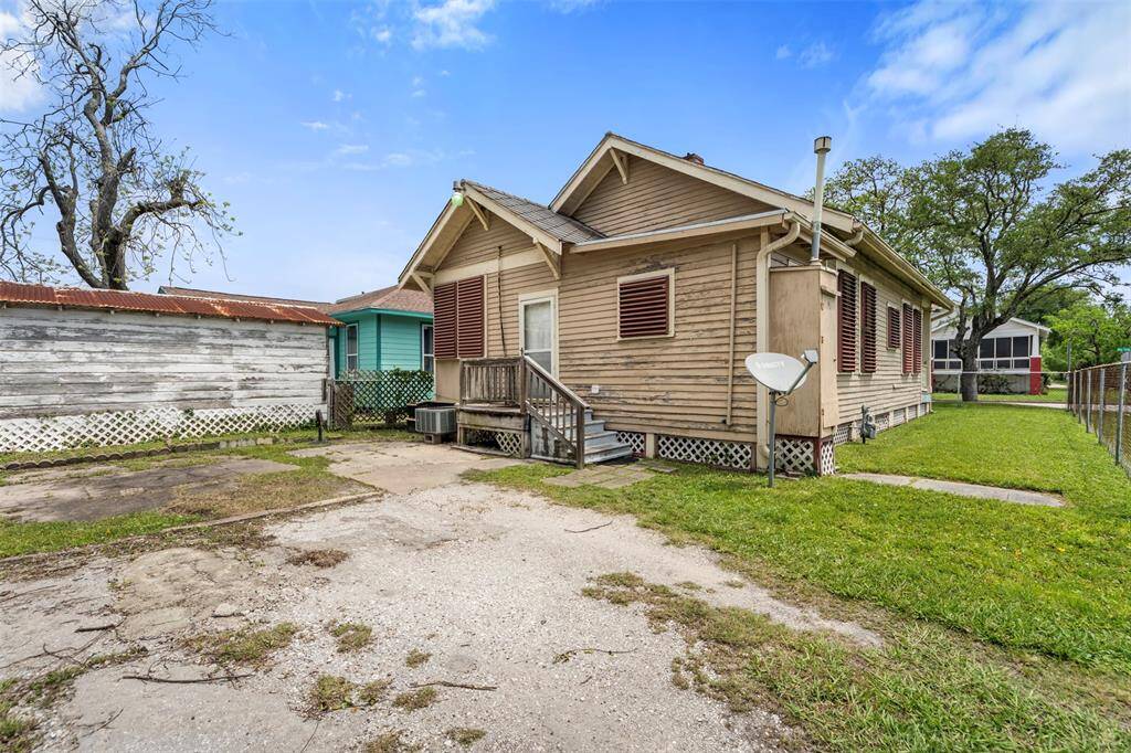 Back View of home.