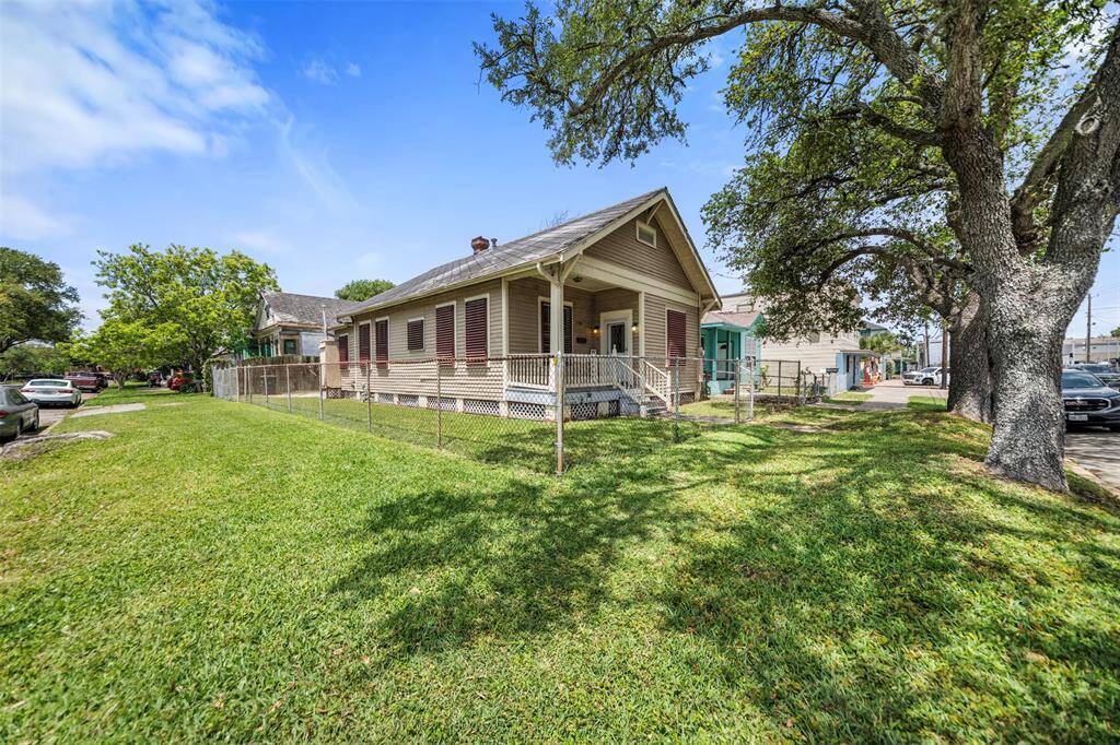 Corner lot view.