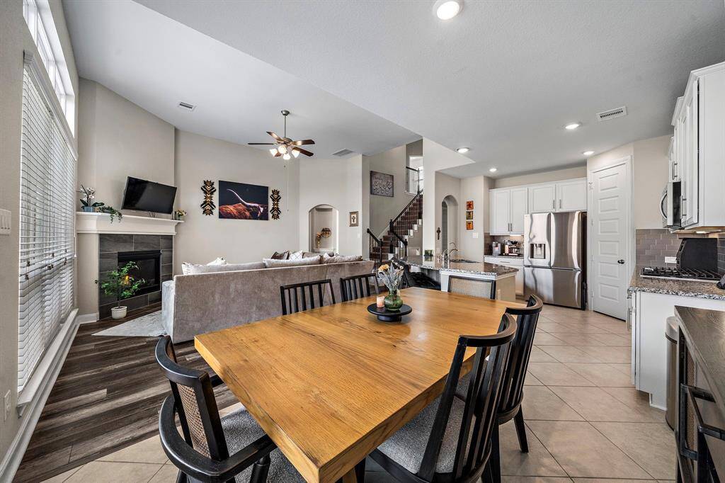 The dining area offers a relaxed setting with plenty of space for gatherings and a direct view into both the living room and kitchen. This connected design brings family and guests together in one continuous, light-filled space.