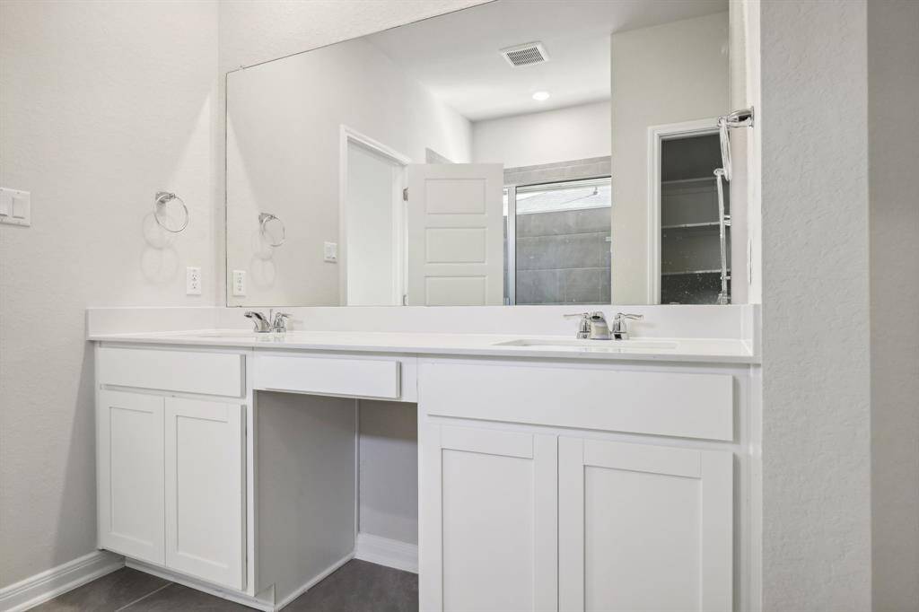 Photo is not of the actual home but is an inspirational photo of builder’s model home and may depict options, furnishings, and/or decorator features that are not included.