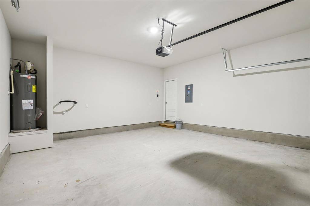 Photo is not of the actual home but is an inspirational photo of builder’s model home and may depict options, furnishings, and/or decorator features that are not included.