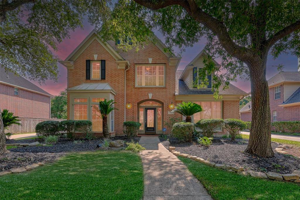 STUNNING FAMILY HOME IN NEW TERRITORY WHICH IS ZONED TO THE MOST DESIRABLE FORT BEND ISD SCHOOLS.
