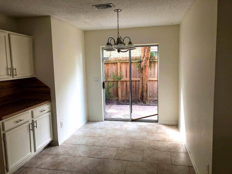 The kitchen has a breakfast area