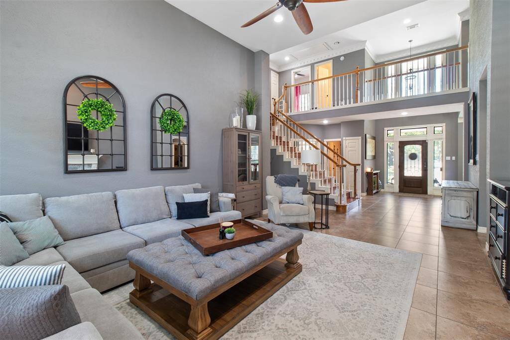 Welcome to elegance and comfort with an expansive layout.