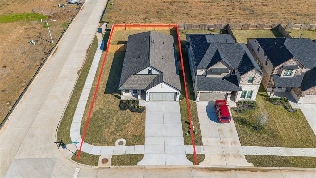 This home sits on a large CORNER LOT with ample yard space in front and the back, lush landscaping and well-maintained yard!