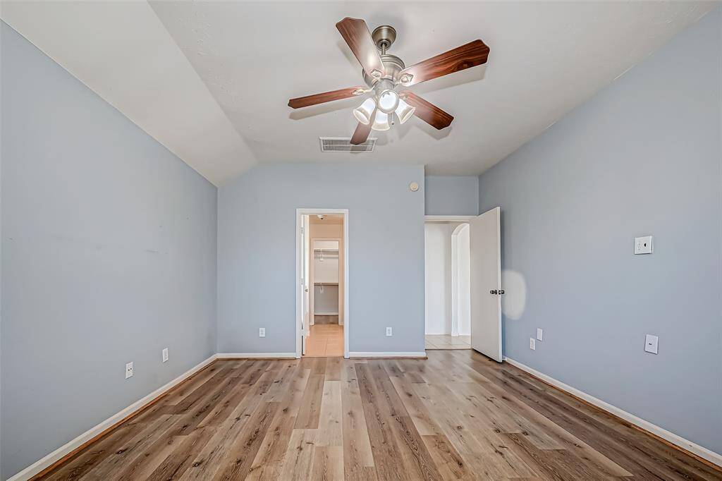 Primary Bedroom d