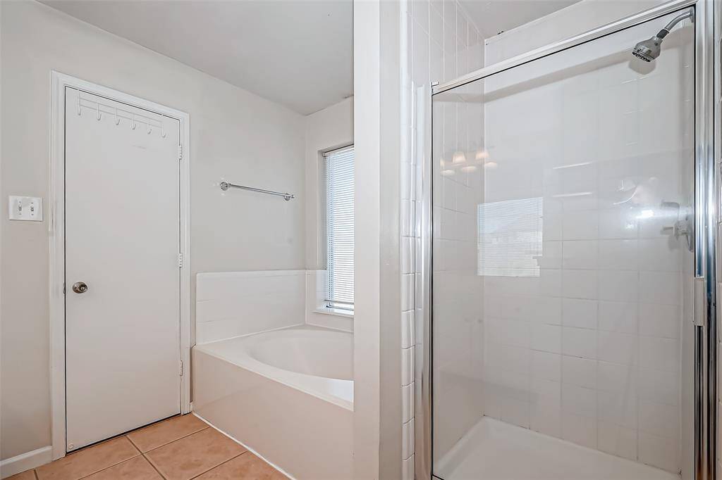 Primary Bathroom 4