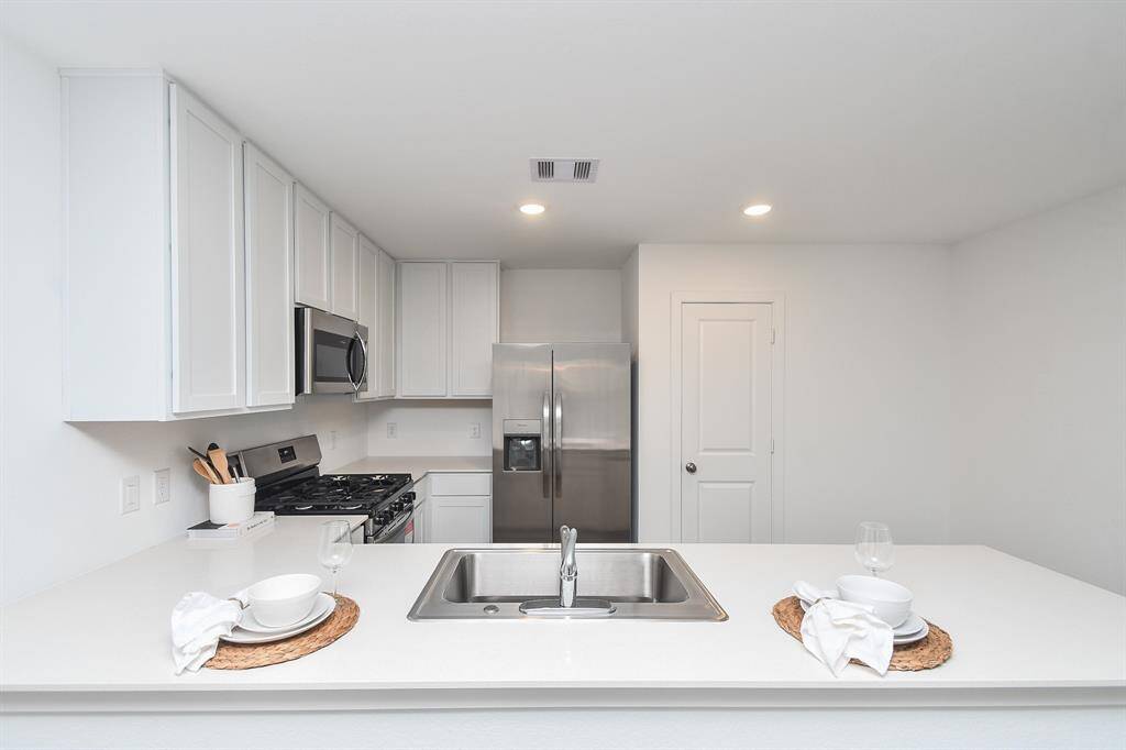Even as you clean up and winddown for the night, you can stillbe part of the living room bustlewith the open floor plan.