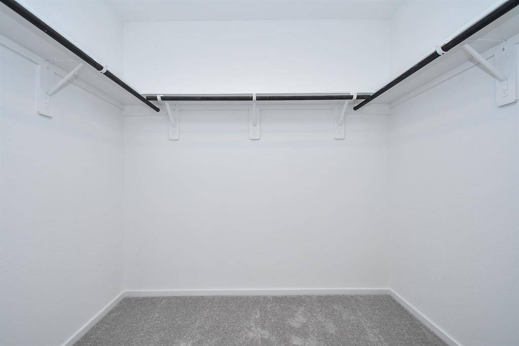 Large walk in closet in theprimary for all your seasonalwear.