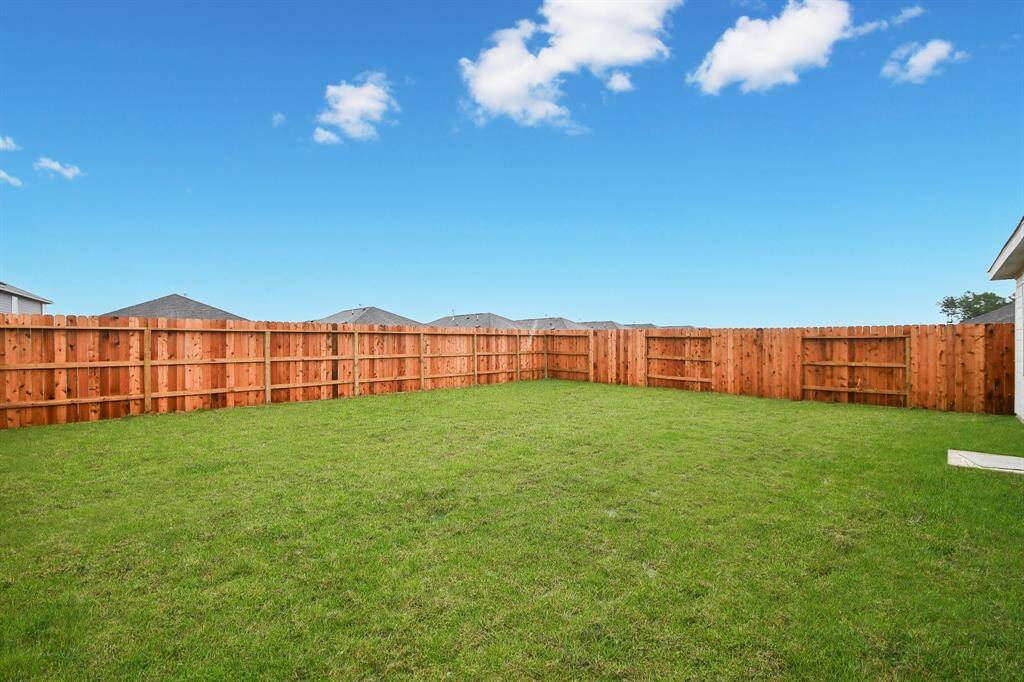 Spacious backyard to play andrelax, kick around the soccer ballor BBQ on the weekends!