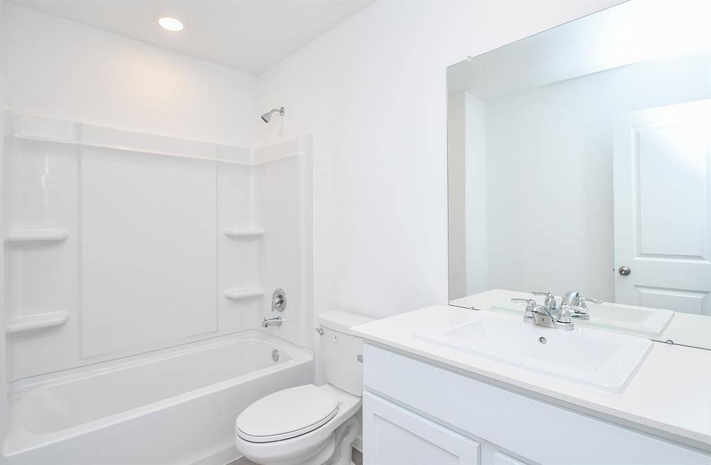 Spacious guest bathroom withplenty of cabinet space for all ofyour toiletries.