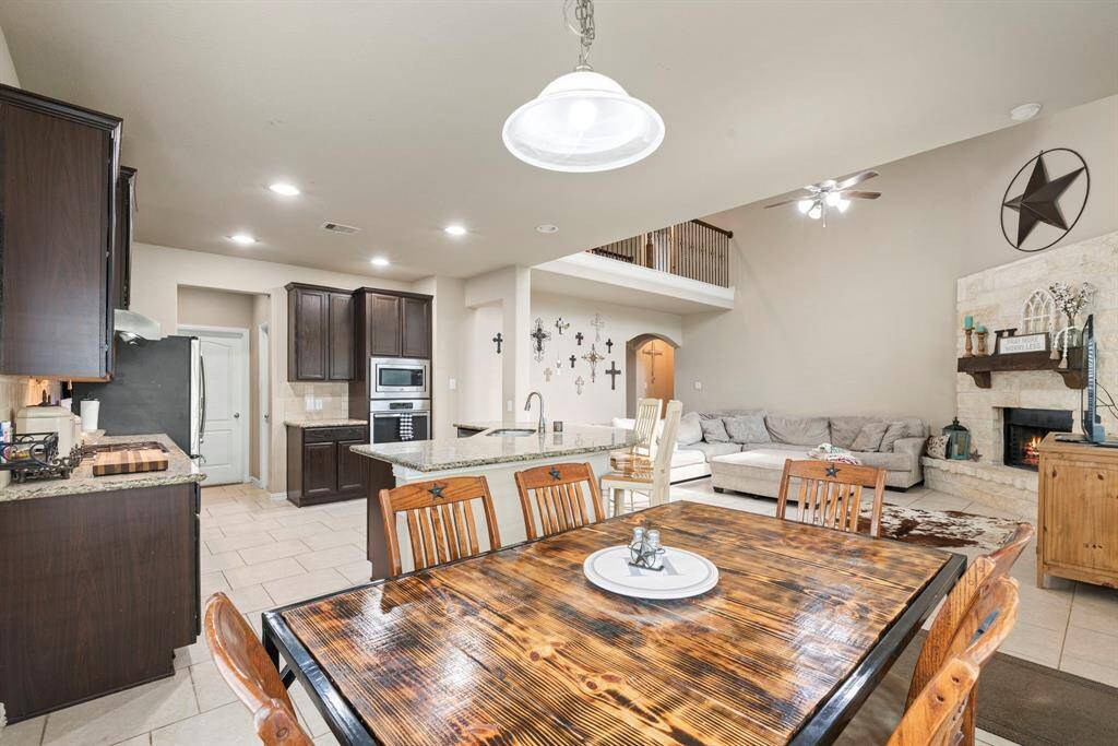 Another view of the breakfast area!