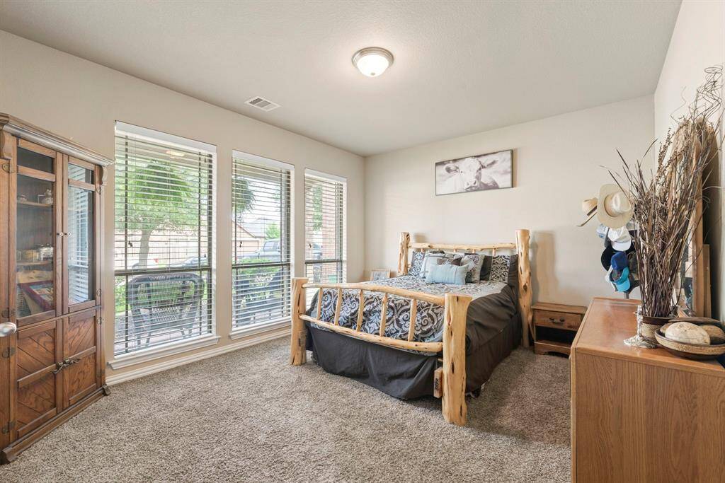 Study/2nd Bedroom down!