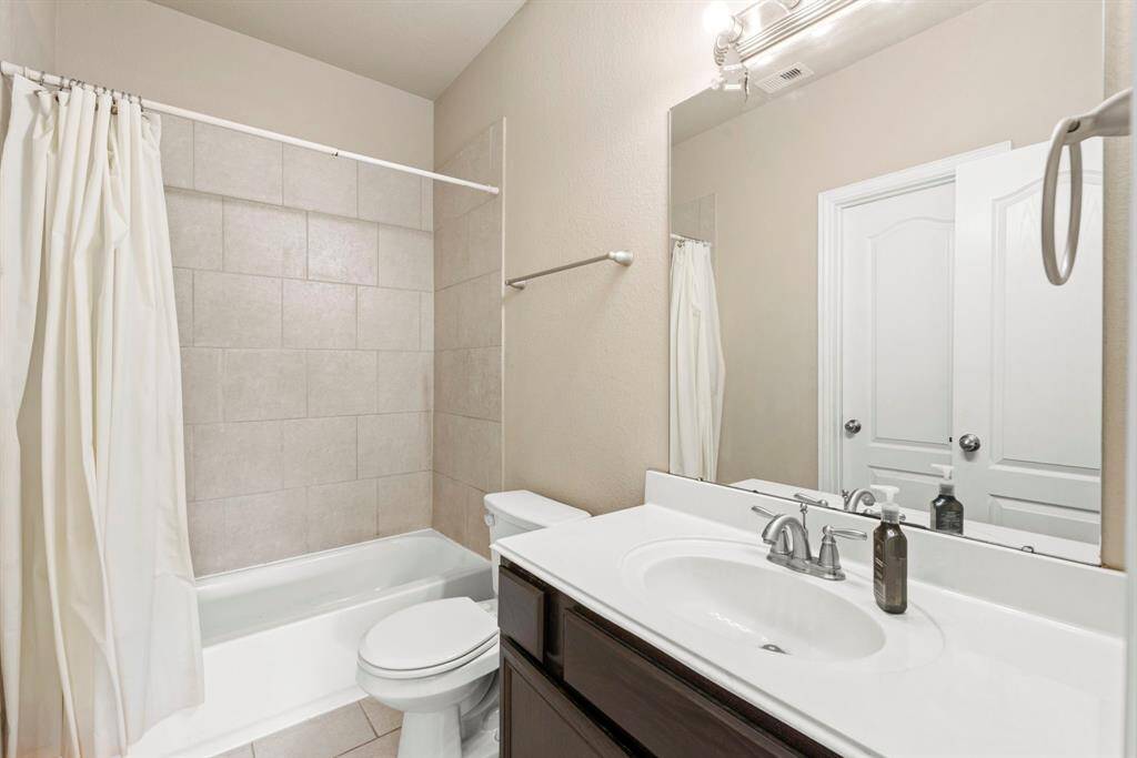 Secondary Bath upstairs
