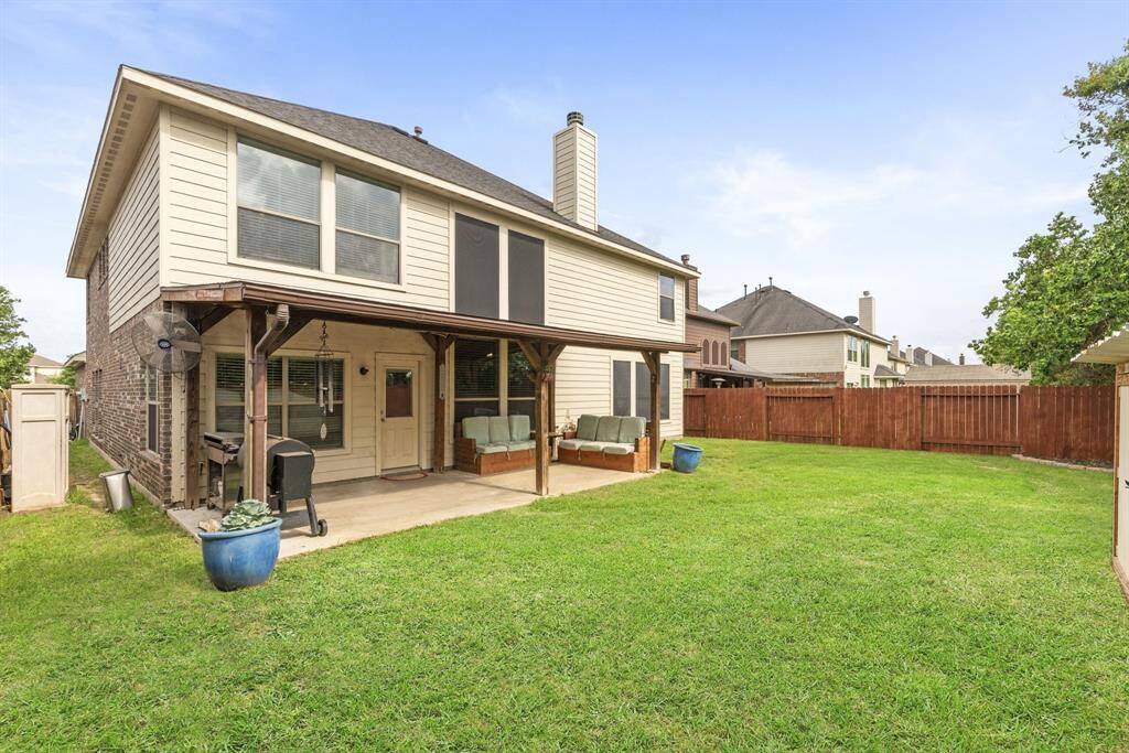Another view of the patio & yard!