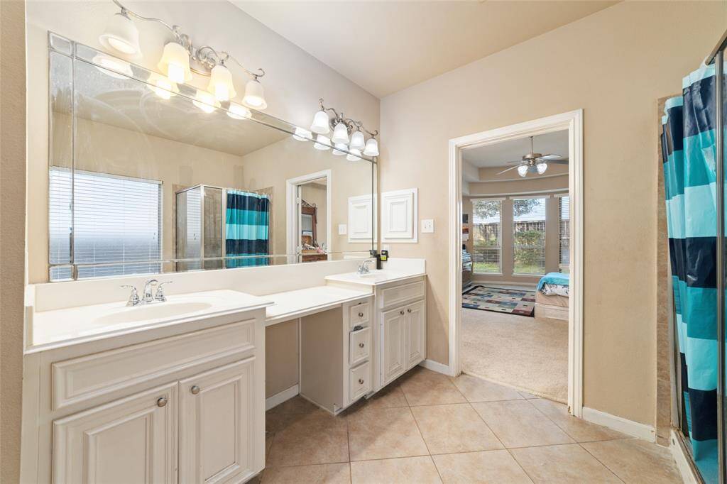 Double vanity in the primary bathroom.