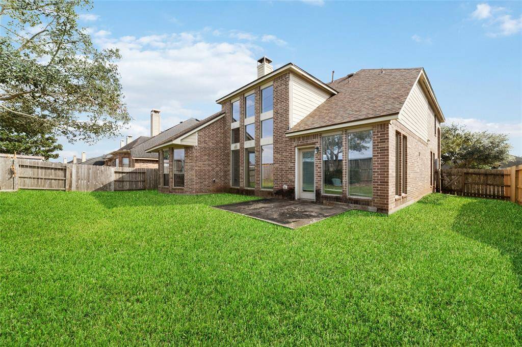This is a prestigious Perry Home house with all 4 sized brick.