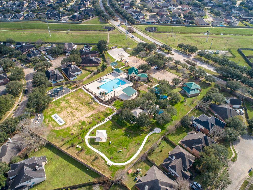 Community amenities offers pool, picnic area and walking trail.