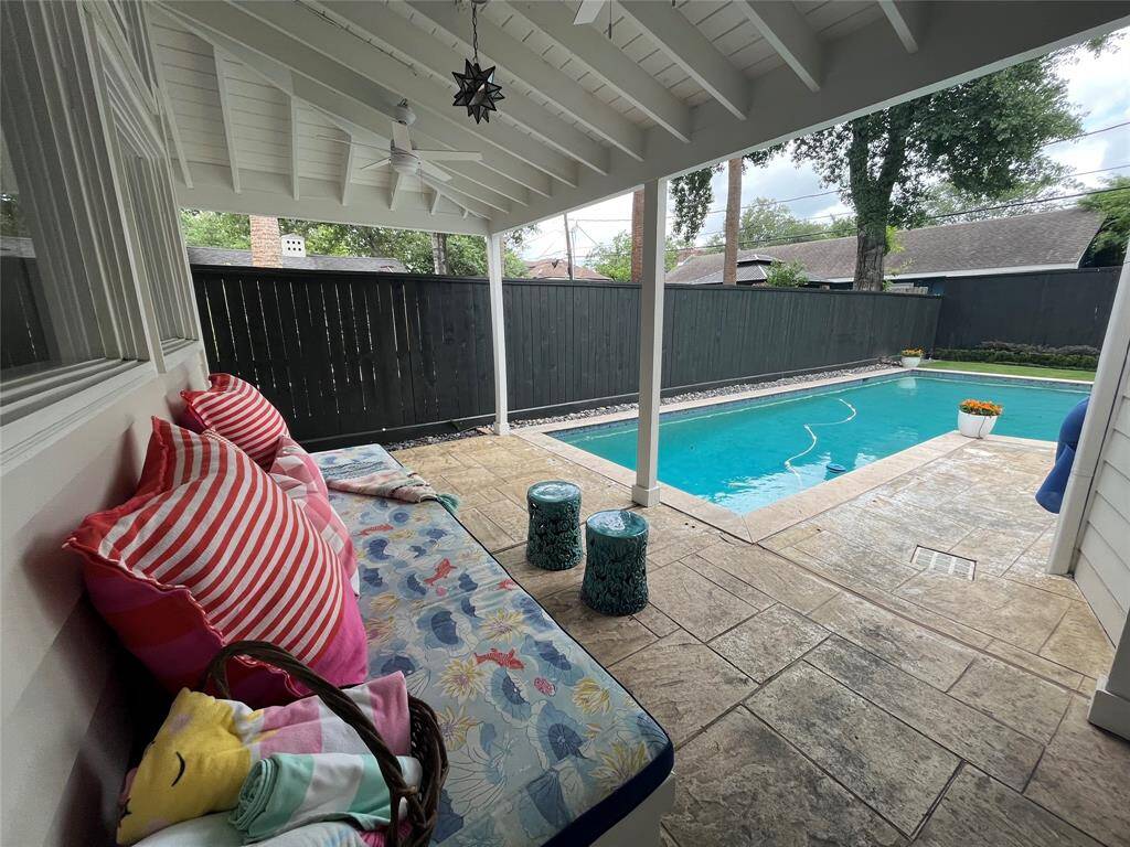 A photo is worth a thousand words! The private pool is perfectly positioned in the fenced backyard. The pool is ideal for daily lap swimming (great exercise!) and entertaining friends, neighbors and relatives. The bonus palm trees (to the west in the next door neightbor's yard) add a tropical vibe to the verdant landscape.