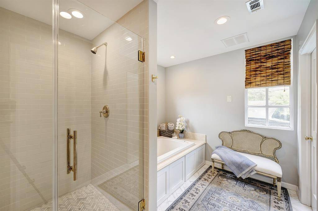 Primary Bathroom [17' x 10']