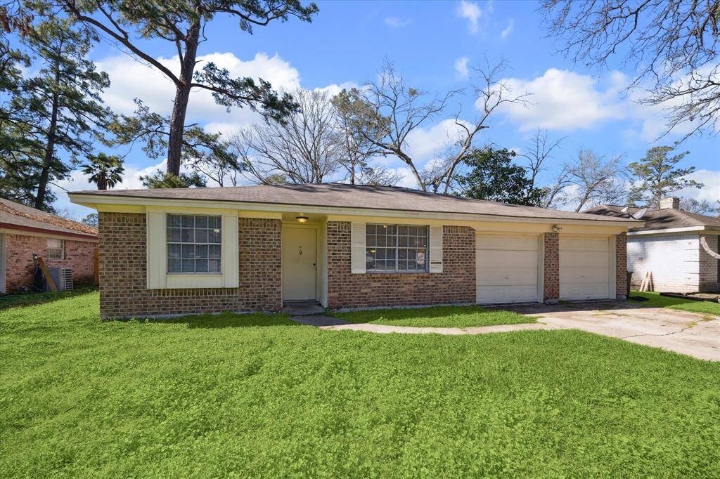 Welcome to 23015 Bayleaf! Great opportunity for a starter home in Spring!