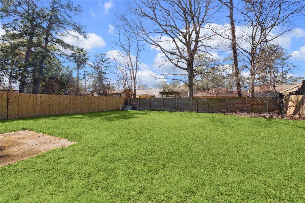 Spacious backyard!