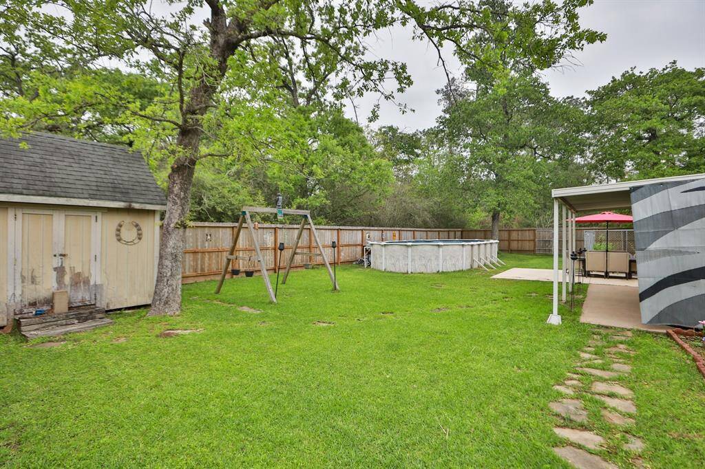 Huge above ground pool, pool house