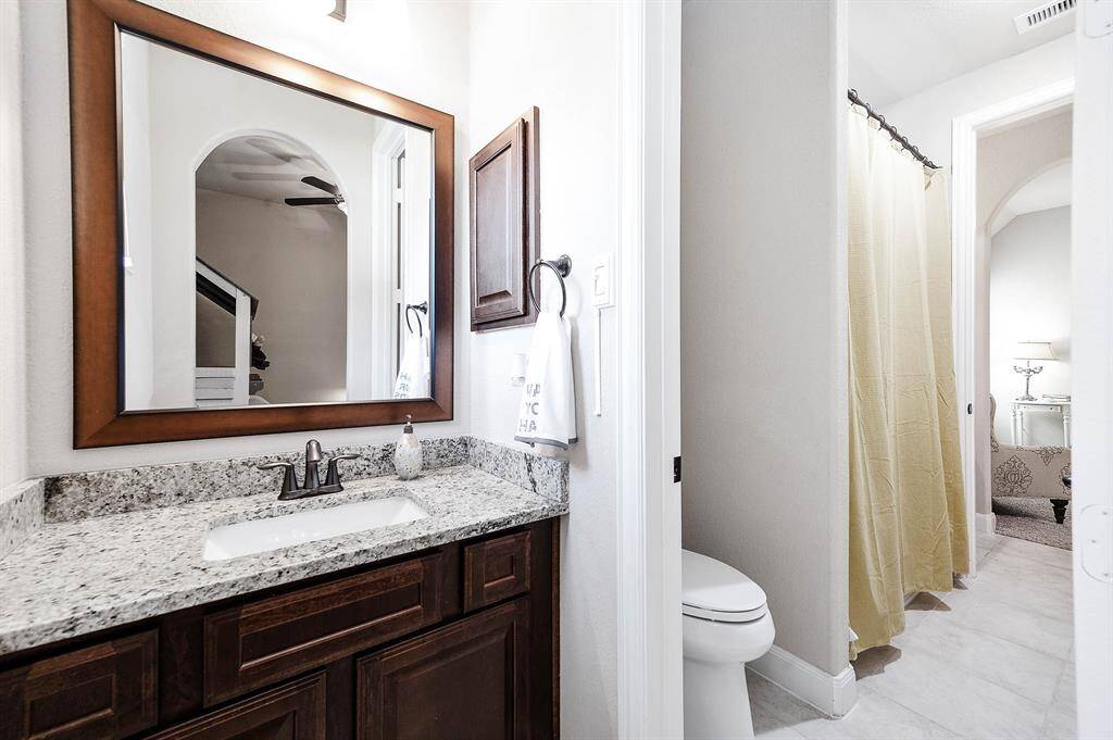 Jack and Jill bath between 2 of the secondary rooms.