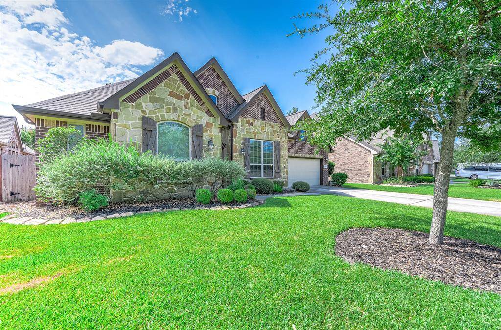 This home is located in the gorgeous master planned community of Tavola