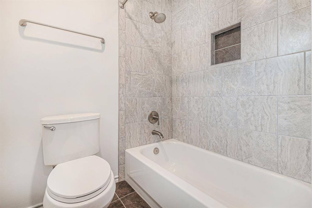 Shower in the secondary bathroom is spacious.