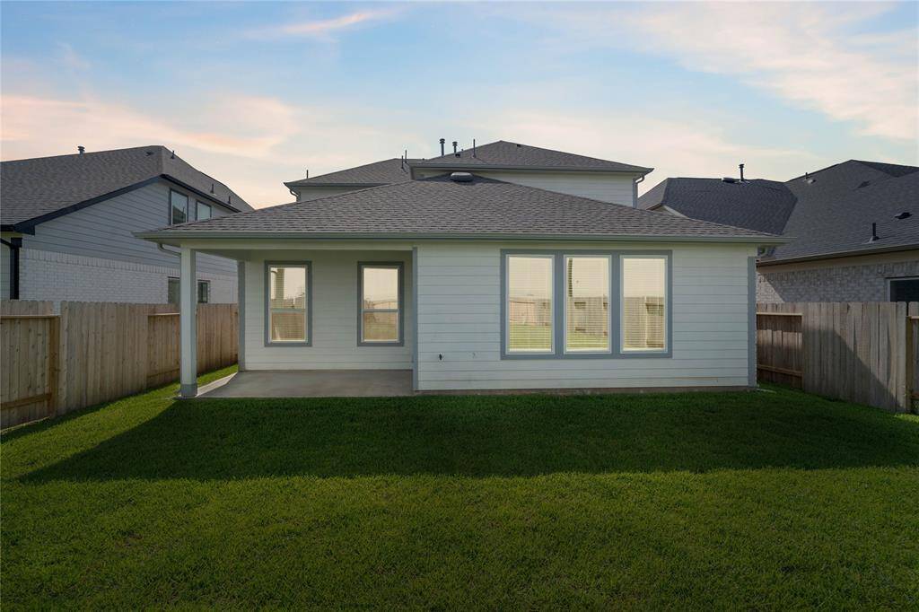 This amazing backyard with the covered patio provides enough space for many activities! From fun summer outdoor parties, to roasting marshmallows in the winter, this gorgeous backyard gives you the ability for many days/nights of memories!