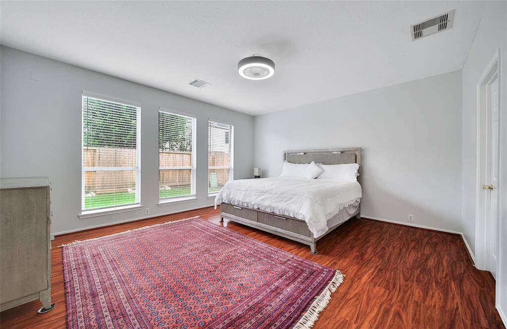 Light and bright primary bedroom!