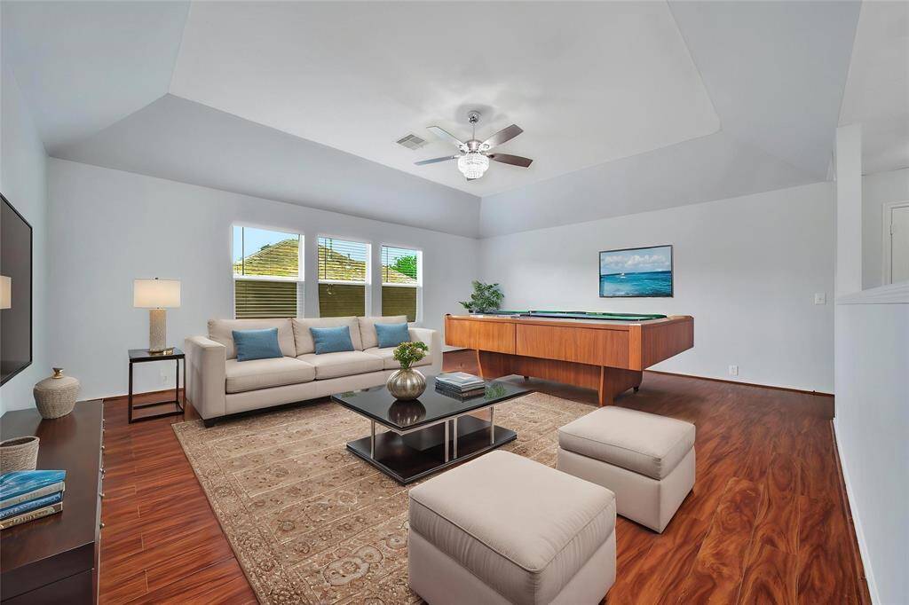 Large gameroom with endless possibilities!