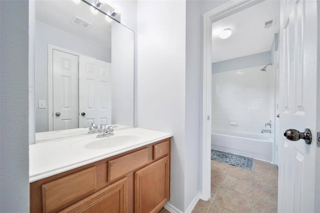 Jack and jill bath connecting 2 rooms upstairs!