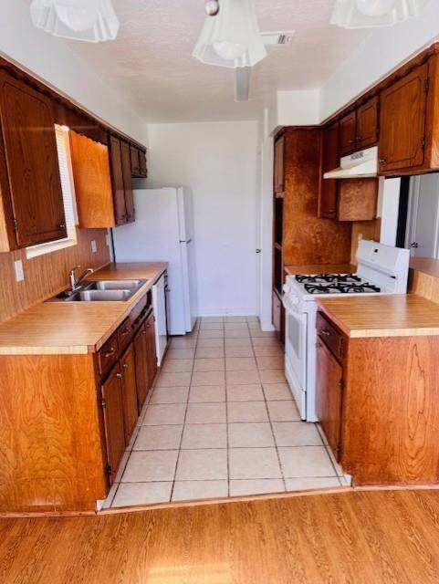 Refrigerator included