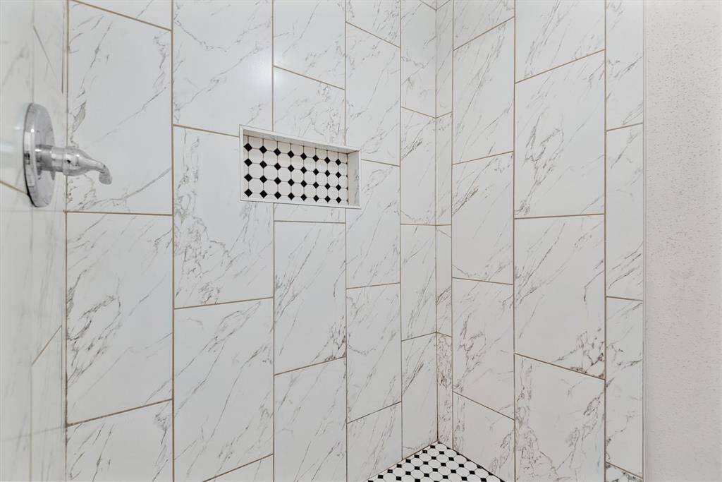 Closer look to this tiled shower.