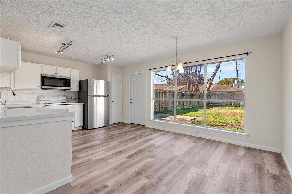 Open concept. Kitchen-dinning space.