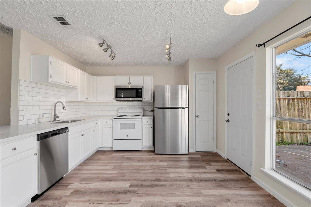Another view of the quartz countertops.