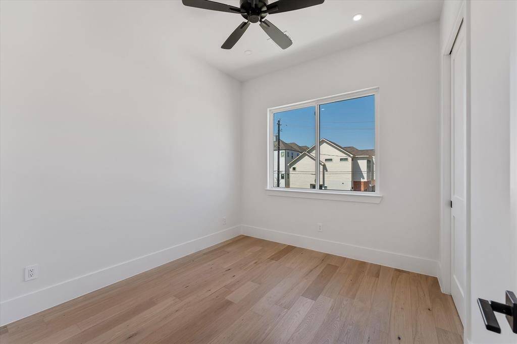 Secondary Bedroom:
