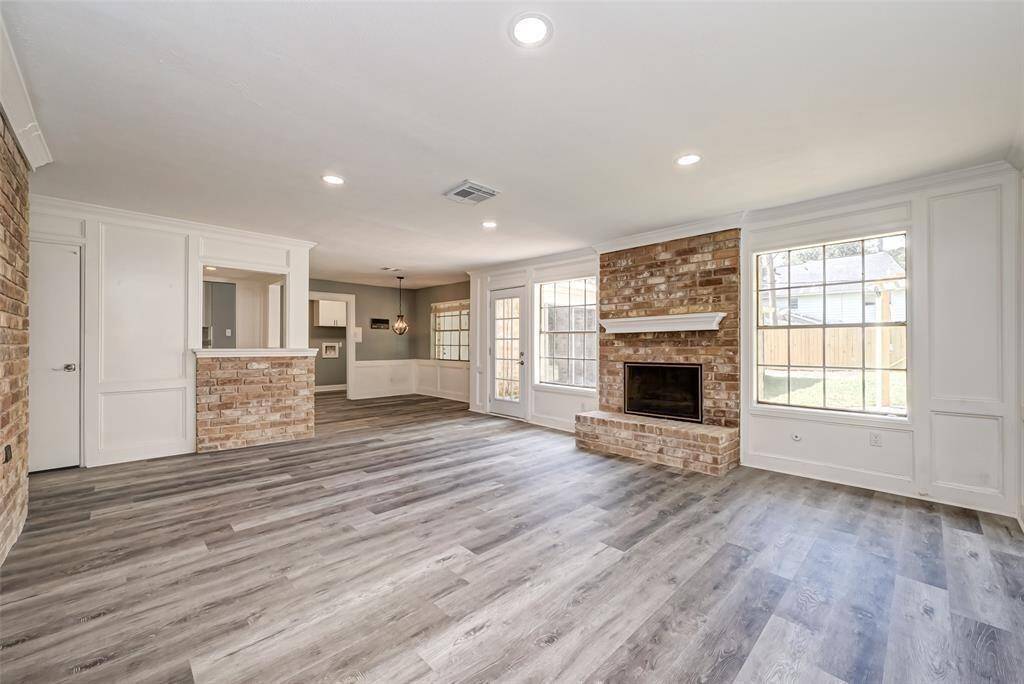 At the heart of the space, a fireplaceadds a cozy focal point, providingwarmth and charm.