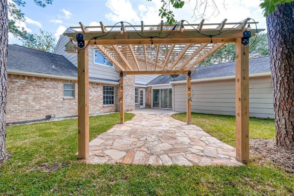 Relax under the pergola!