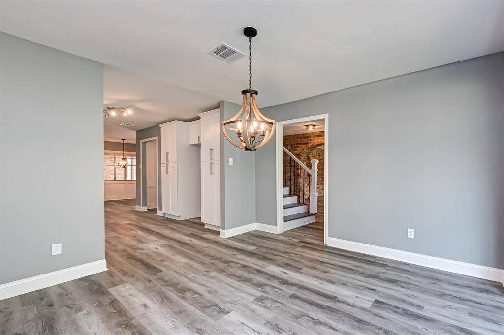 Plenty of space to wine and dine friends and family