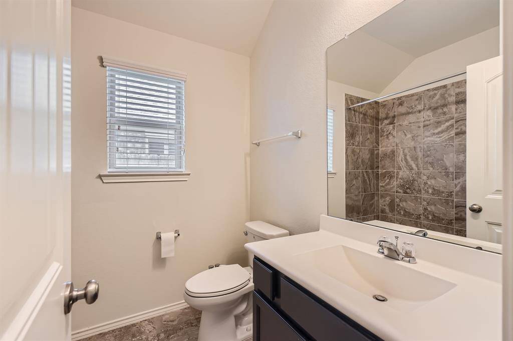 Full Bathroom 1