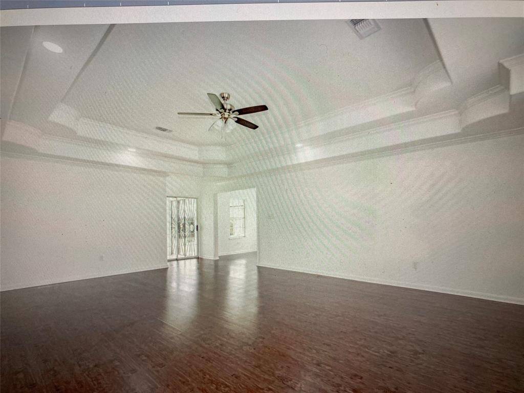LIVING ROOM WITH TRAY CEILINGS