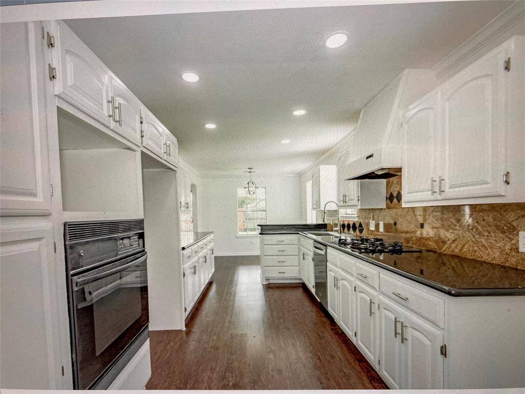 VIEW OF KITCHEN & BREAKFAST ROOM