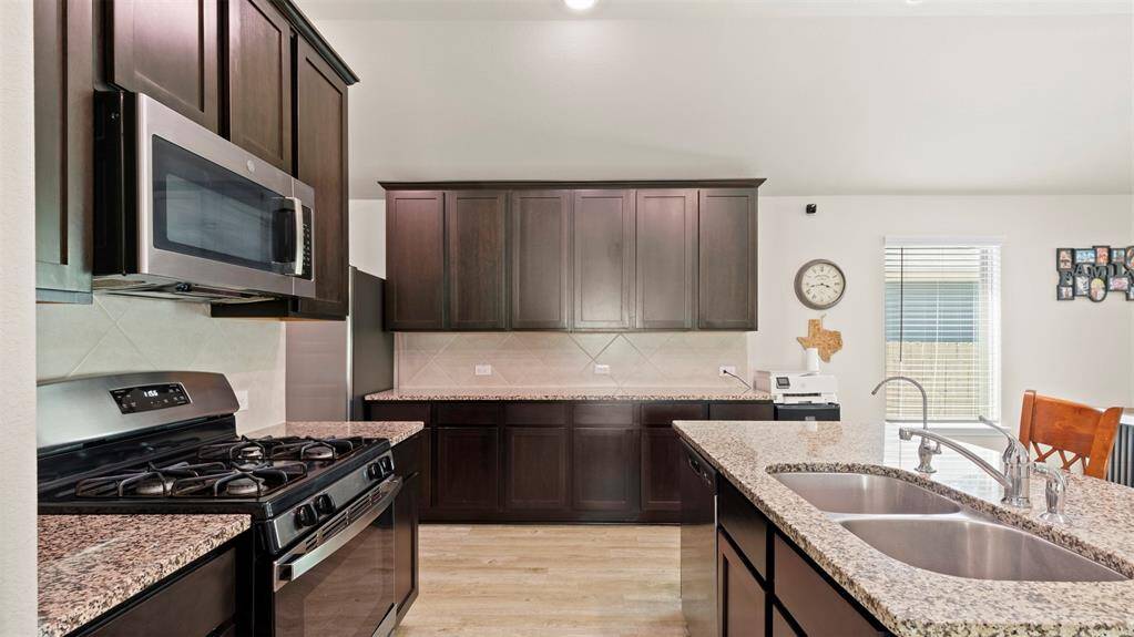 Granite countertops and plenty of space in this beautiful kitchen!