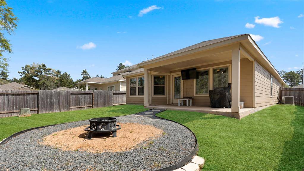 Covered spacious back patio.