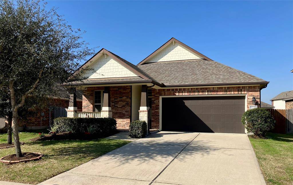 WELCOME TO 5339 SILVER LEDGE IN BEAUTIFUL KING CROSSING!