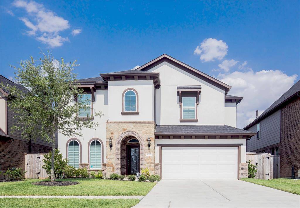 Beautiful 2 story home with 4 bedroom and 3.5 bath is zoned to exemplary Katy ISD schools.